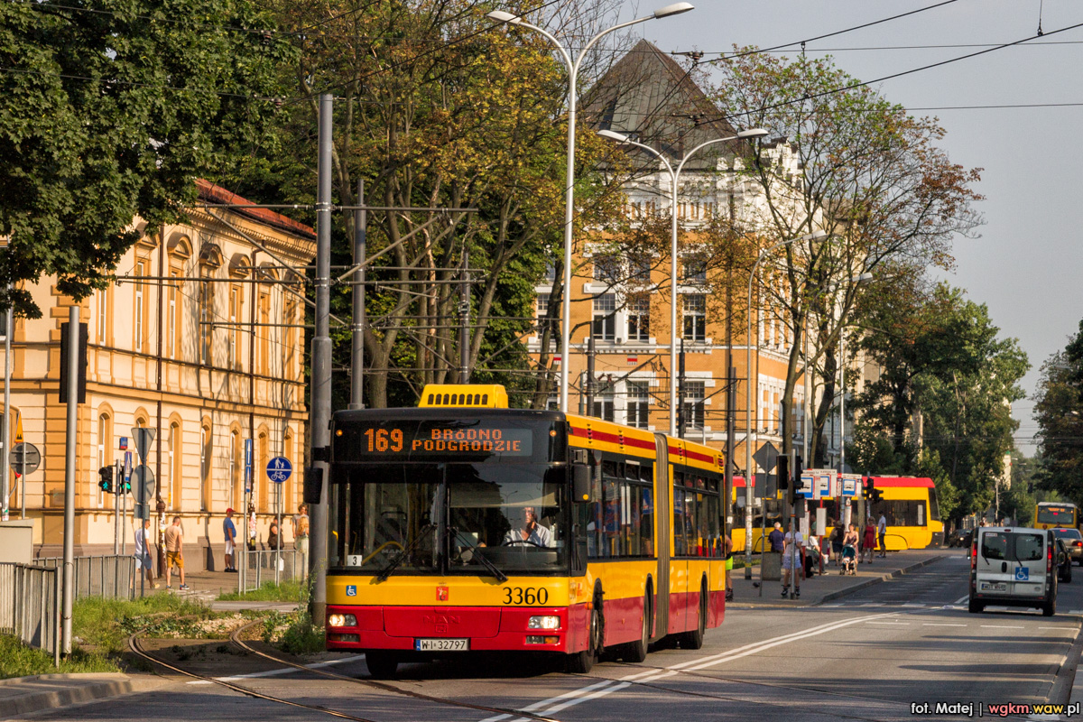 3360
Podczas budowy metra linia 169 kursowaĹa ulicÄ JagielloĹskÄ.
Słowa kluczowe: Objazd