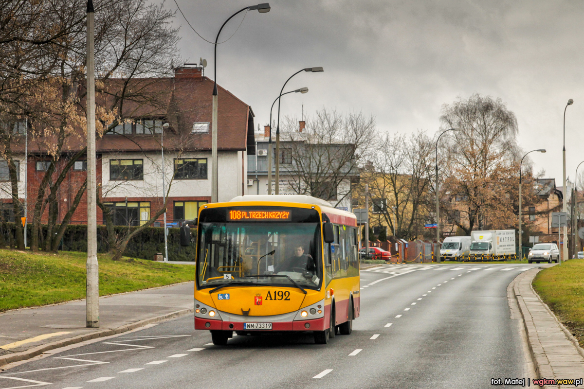 A192
Dzisiaj troszeczkÄ archiwalnie. Za czasĂłw, gdy na 108 jeĹşdziĹy Libera. Obecnie jeĹşdzi MZA z maĹÄ domieszkÄ Mobilisu i EEC.
Słowa kluczowe: MOBLIBERO