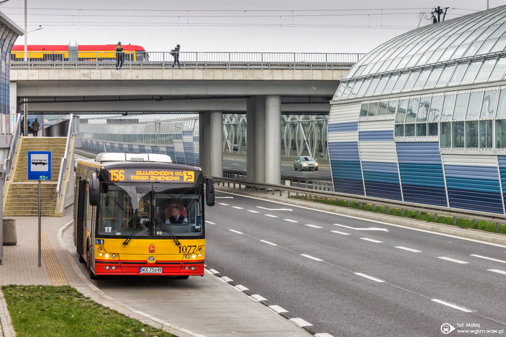1077
A to ciekawostka! :) Przez pewien okres, kiedy osioĹki przechodziĹy remonty, R-4 dostaĹo od R-1 parÄ SolbusĂłw SM10 - pojawiaĹy siÄ zazwyczaj na 104, 133, 134, czy 156.
Słowa kluczowe: Objazd
