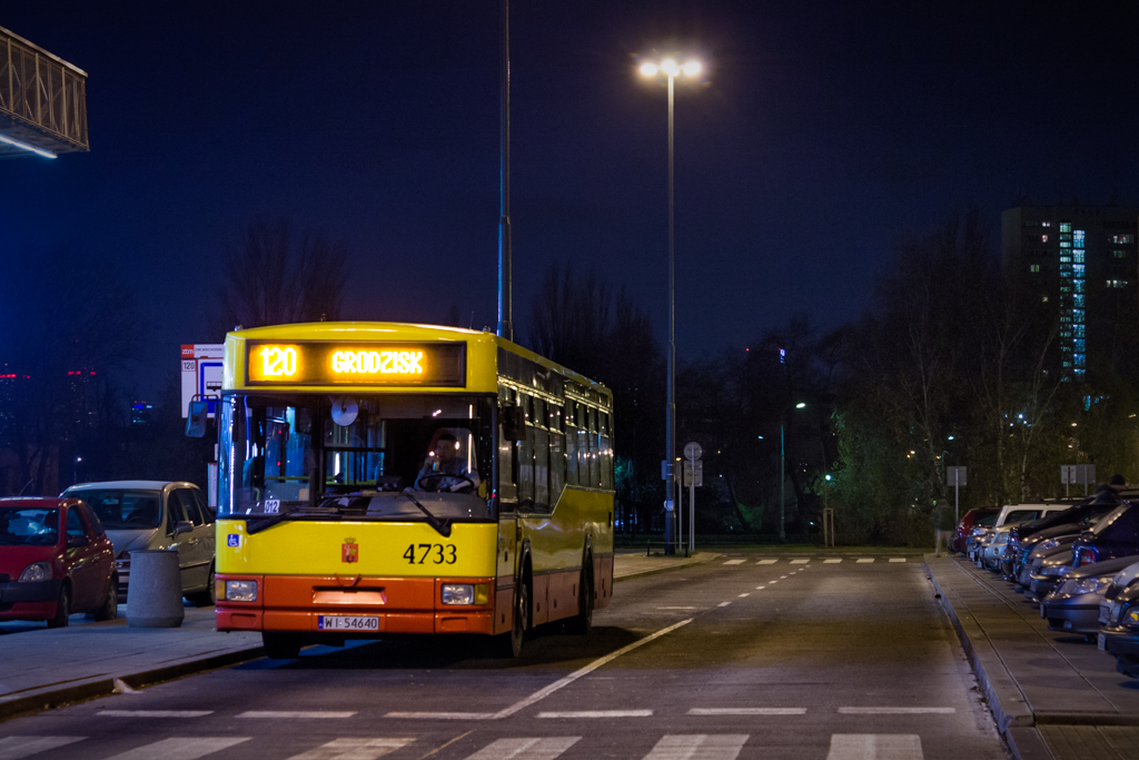 4733
Tak siÄ zastanawiaĹem co wrzuciÄ. MyĹlaĹem, Ĺźeby wrzuciÄ Ikarusa - ale nie mam Ĺźadnych porzÄdnych zdjÄÄ, myĹlaĹem o innych wozach - i niezbyt mi pasowaĹy. ChciaĹem teĹź wrzuciÄ klamkÄ, ale to mam poĹapane daleko poza WarszawÄ, wiÄc wybraĹem coĹ uniwersalnego - PKS Olesin. Wszystkiego najlepszego Domas! Wielkie dziÄki za to wszystko, co robisz, bo nie wyglÄdaĹoby to tak Ĺadnie. Udanych kadrĂłw, wspaniaĹych imprez, duĹźo PRek, VDLi (:D) i czego sobie wymarzysz! :)
Słowa kluczowe: M121M