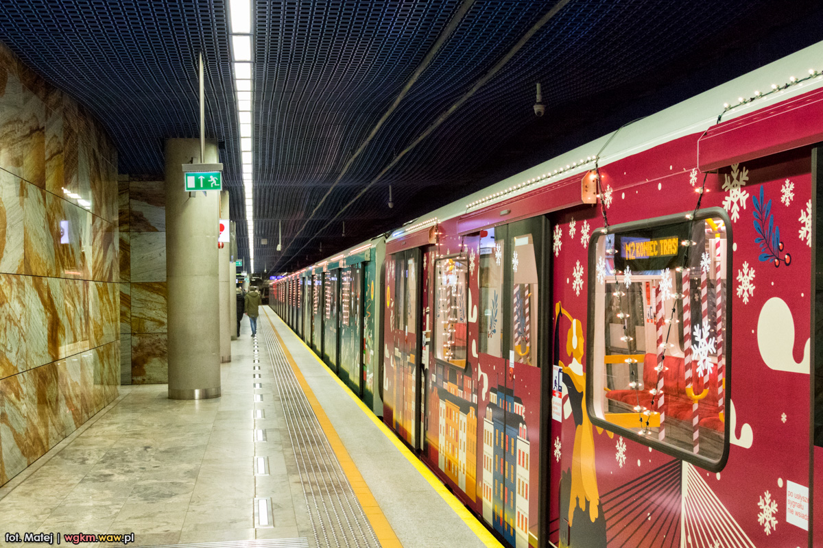 6035+5035+4035+4535+5535+6535
Rzut okiem na bok skĹadu.
Słowa kluczowe: ĹwiÄteczneMetro