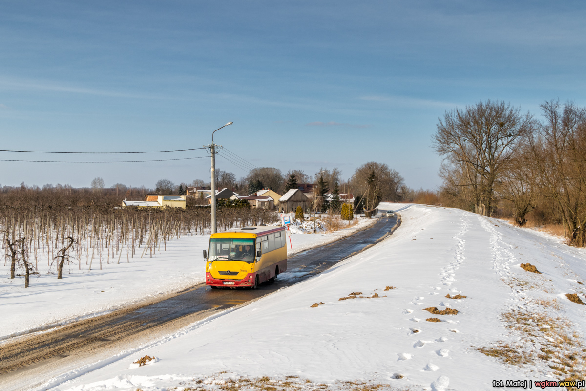70104
Rejony Konstancina i GĂłry Kalwarii sÄ bardzo malownicze i fotogeniczne. Szkoda, Ĺźe autobus niezbyt.
