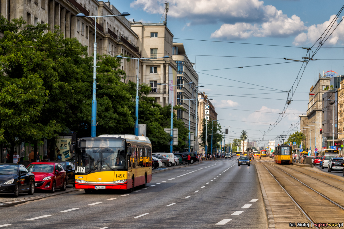 1420
To juĹź siÄ robi coraz bardziej irytujÄce. StojÄc tutaj przez 15 minut zauwaĹźyĹem trzy autobusy bez wyĹwietlaczy. Zaczynam siÄ zastanawiaÄ, czy MZA w ogĂłle poradzi sobie z tym problemem do czasu zezĹomowania tych autobusĂłw. MaĹo profesjonalne zachowanie, bo o ile moĹźna zrozumieÄ przez kilka miesiÄcy, ale to trwa juĹź ktĂłryĹ rok...

