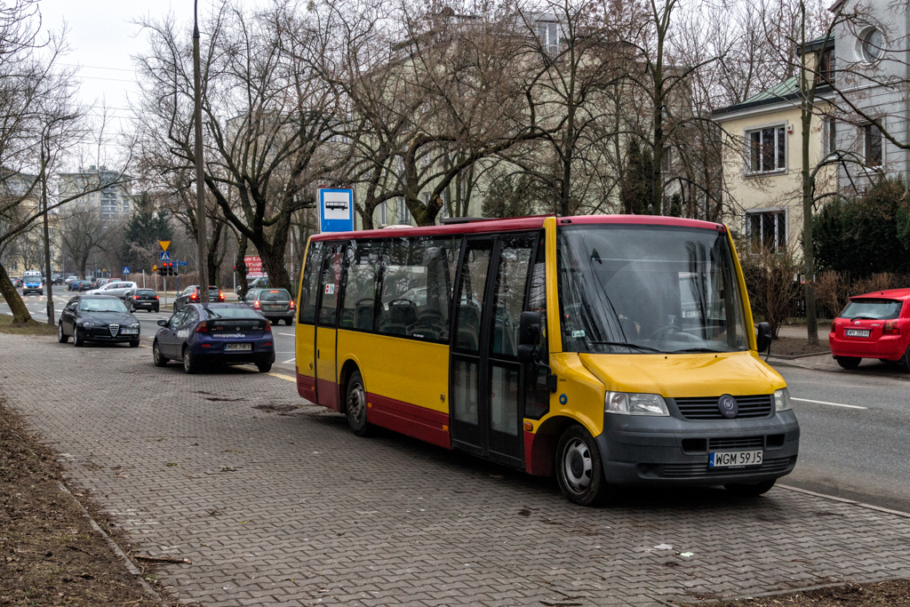 30014
W szczycie jeĹşdzi na linii "Trinty Park III", natomiast w miÄdzyszczycie "nocuje" w okolicach KrĂłlikarni.

