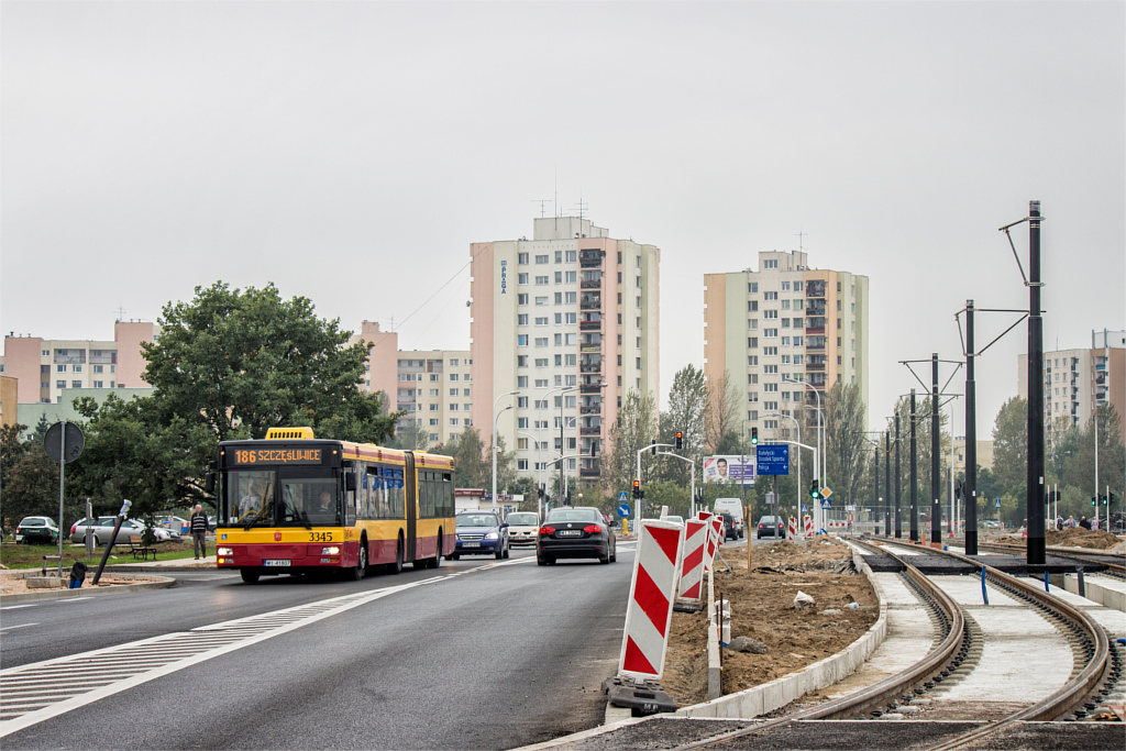 3345
Jak widaÄ, prace nad budowÄ trasy tramwajowÄ sÄ coraz bardziej widoczne. Powoli ukĹadane sÄ tory na pÄtli, a torowisko pomiÄdzy MyĹliborskÄ, a Tarchominem jest juĹź nawet wysypane Ĺźwirkiem.
Słowa kluczowe: Inwestycje