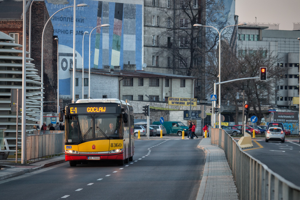 8360
Na E-1 takĹźe sporo ludzi zauwaĹźyĹem.
