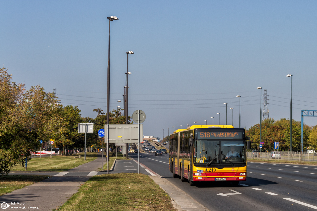 A249
Michalczewski na 518 juĹź dawno nie jeĹşdzi. A szkoda, bo wieczorami MZA sobie czasami nie daje rady, czego sam dzisiaj doĹwiadczyĹem.
Słowa kluczowe: ITSNG363