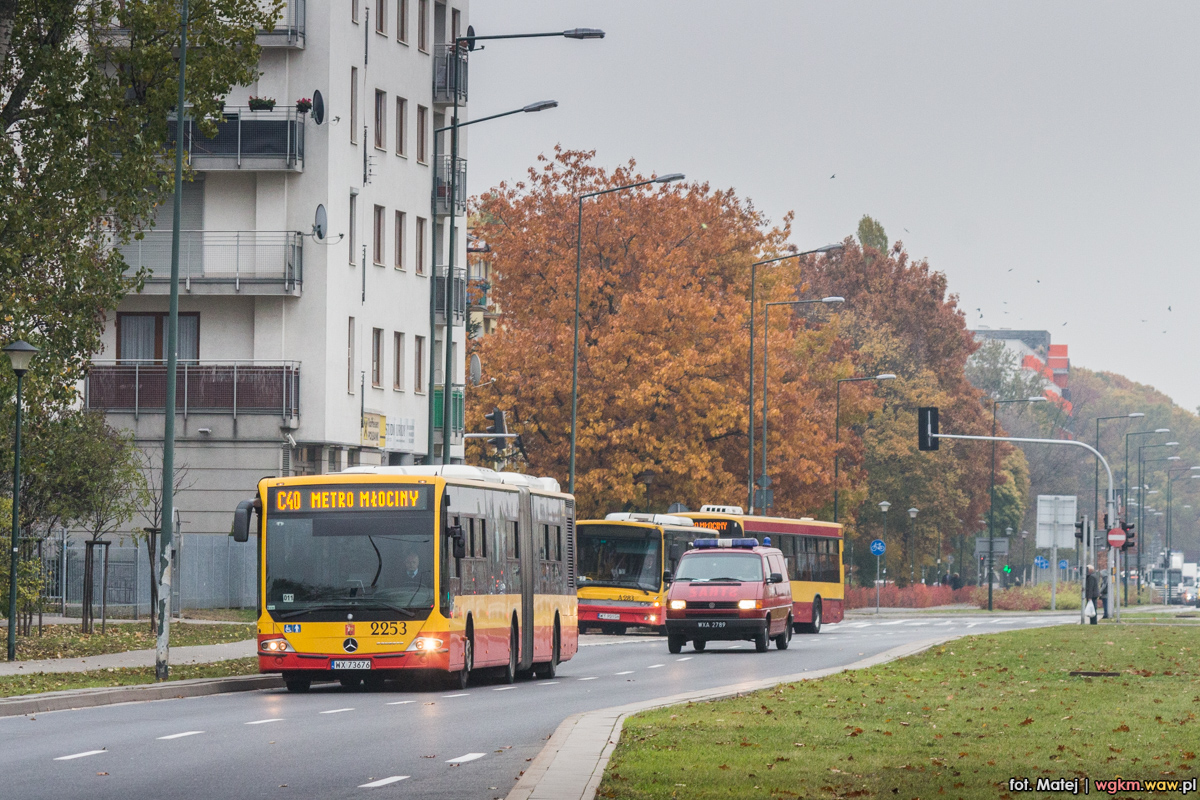 2253
Od jakiegoĹ czasu C40 dzielnie dowozi do Cmentarza PĂłĹnocnego z MĹocin.
Słowa kluczowe: WĹ2016