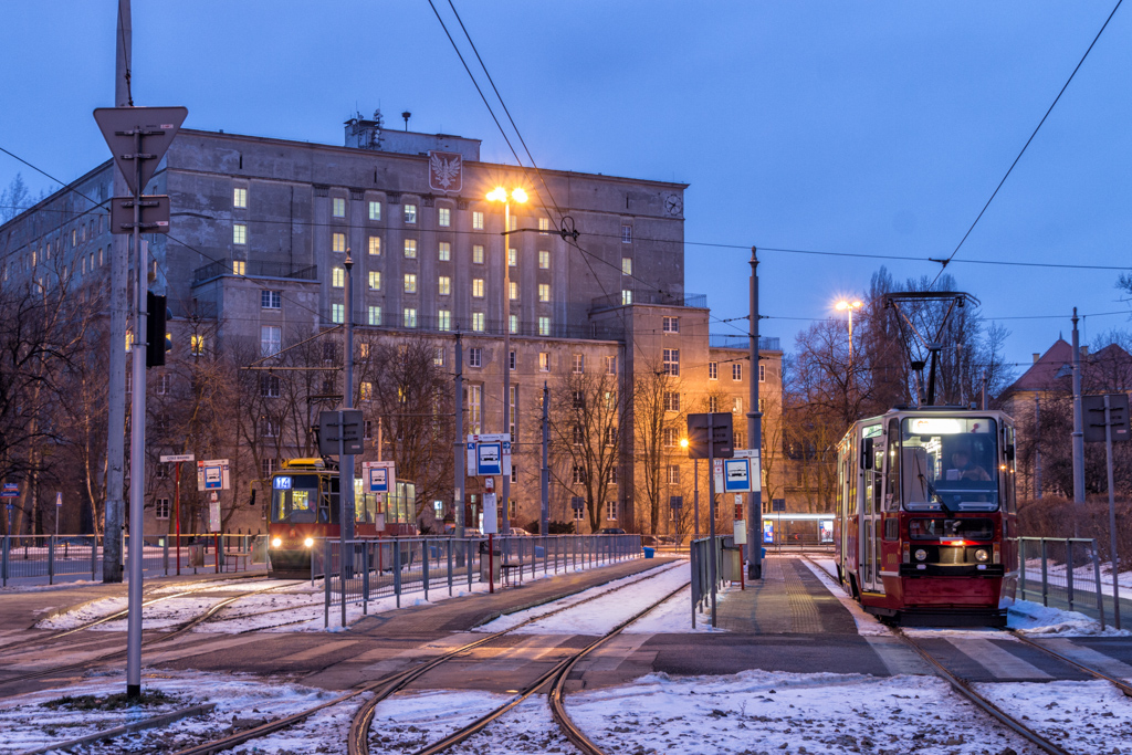 1000
Na linii tramwajowej "W" kursowaĹy trzy tramwaje: #1000, #607, #407.
Słowa kluczowe: WOĹP2016 Architektura