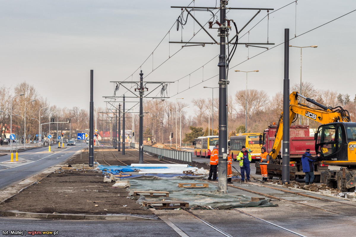 Trasa tramwajowa na Nowodwory
W tym miejscu znajduje siÄ pierwszy tramwajowy rozjazd z krzyĹźownicÄ gĹÄbokorowkowÄ.

JeĹźeli ktoĹ jest zainteresowany tematem, odsyĹam [url=http://www.transport-publiczny.pl/wiadomosci/warszawa-pierwszy-w-polsce-rozjazd-z-krzyzownica-glebokorowkowa-dla-tramwajow-54107.html]Transport-Publiczny[/url]
