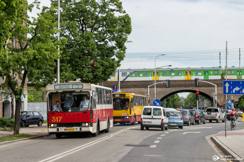 317
Na ubiegĹorocznÄ Noc MuzeĂłw zawitaĹ standardowo Jelcz M11 z Nowego SÄcza.
Słowa kluczowe: NM2015 M11 Parada