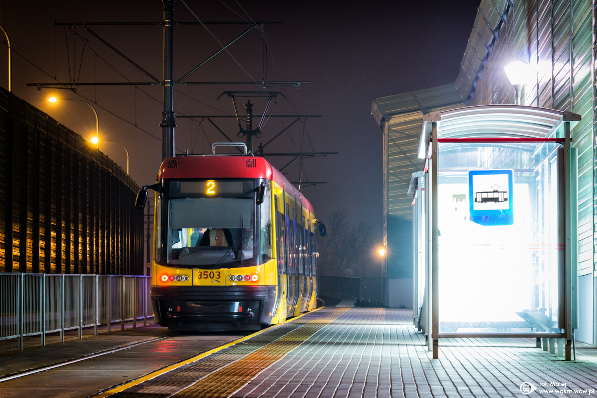3503
Czasy, kiedy linia 2 byĹa zupeĹnie niepotrzebna, koĹczyĹa na Starych Ĺwidrach, jeĹşdziĹa tylko w szczycie i obsĹugiwana byĹa przez tramwaje dwukierunkowe.

