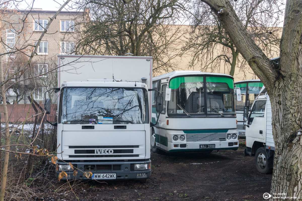 WAJ 3988
Teoretycznie Sanosy juĹź nie jeĹźdĹźÄ w Ĺźadnych PKSach, jak i rĂłwnieĹź wozy sÄ niemoĹźliwe do ujrzenia na polskich ulicach. Okazuje siÄ, Ĺźe sÄ dwie sztuki na wyciÄgniÄcie rÄki - naleĹźÄ do jednego ze studiĂłw filmowych. Model widoczny na zdjÄciu to Sanos S314. Nie wiadomo z ktĂłrego jest roku, ale stawiam na lata 80. 

ZdjÄcie dokumentacyjne.
