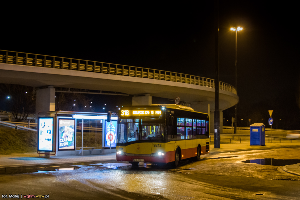 9212
Linia 318 zostaĹa uruchomiona 1 marca i ĹÄczy Torwar ze stacjÄ metra Centrum Nauki Kopernik. Kursuje co pĂłĹ godziny i jej obsĹugÄ stanowi jedna brygada na Alpino. Frekwencja jak moĹźna siÄ domyĹliÄ - niewielka :)
