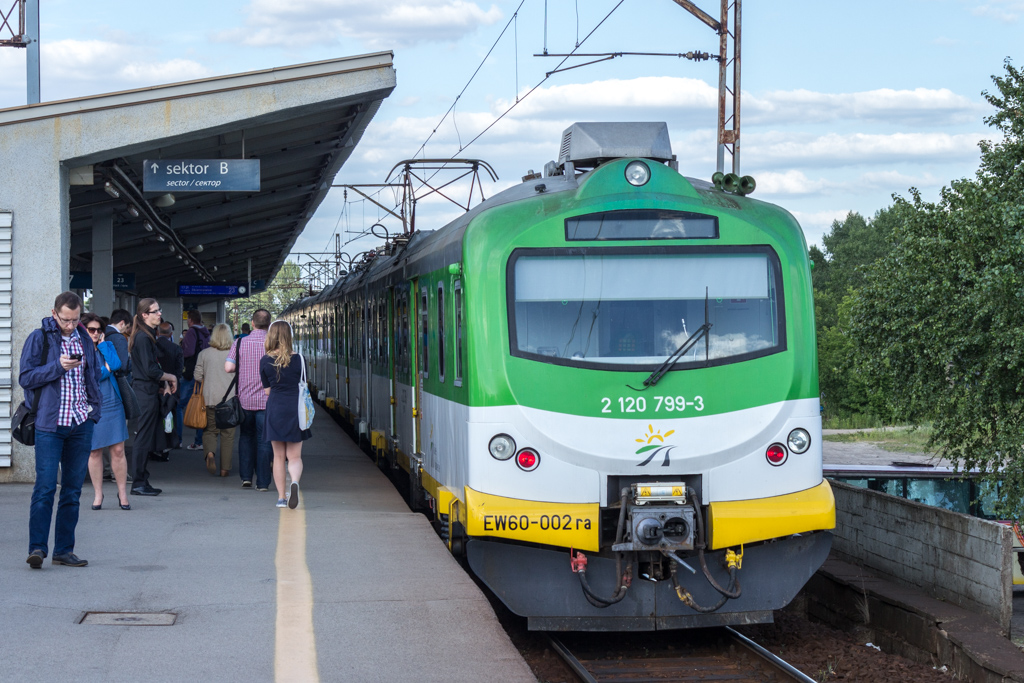 EW60-002
Kadr nie powala, ale za to co, na niej siÄ znajduje juĹź tak. EW60, ktĂłre od 2007 roku naleĹźy do Kolei Mazowieckich, wyprodukowano dwie sztuki tych jednostek.
