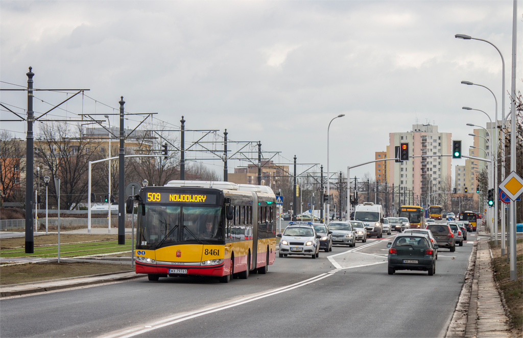 8461
Nowe Solarisy moĹźemy ujrzeÄ na warszawskich ulicach od ponad tygodnia. WyposaĹźono je w 4-biegowe Voithy, co rĂłĹźni je od poprzedniej serii. A tak nawiasem, to popoĹudniu juĹź jeĹşdziĹ z dechÄ, coĹ NovaMedia zawiodĹa :D
