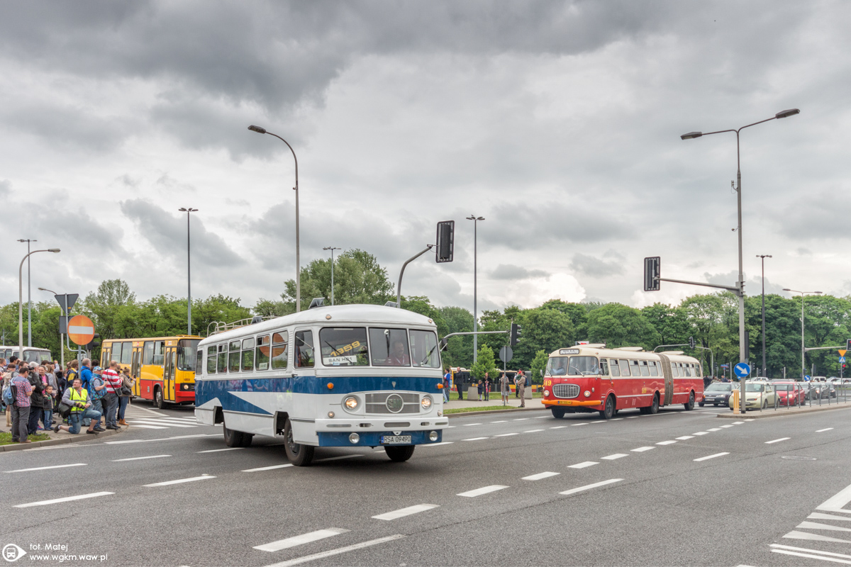 RSA 09490
Zjazd po zakoĹczonej paradzie.
Słowa kluczowe: NM2016 Parada