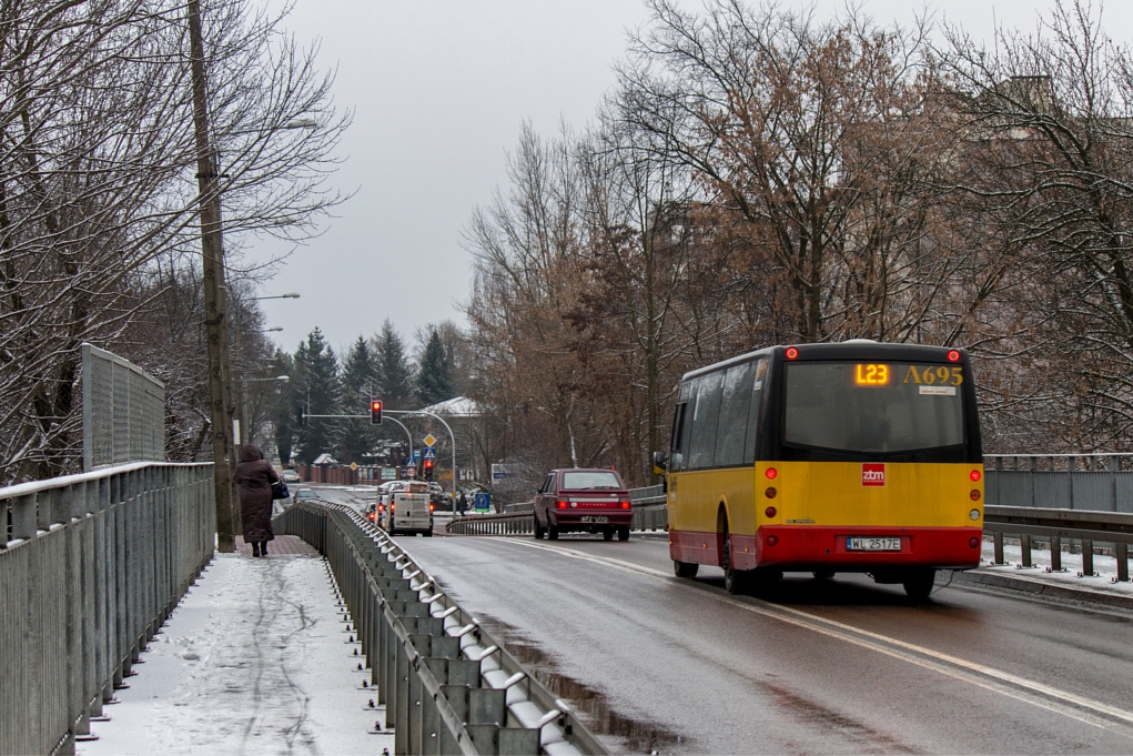 A695
L23 to teĹź ĹwieĹźa linia. JeĹşdzi z Pruszkowa do Raszyna i obsĹuguje jÄ Europa Express City VDLami ProCity.
