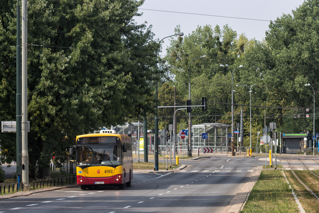4912
Linia Z17 ĹÄczy Metro Marymont ze Stawkami. Dzisiaj pojawiĹ siÄ na niej Jelcz oraz dwa Solarisy serii #18xx.
Słowa kluczowe: ZaTramwaj M121I