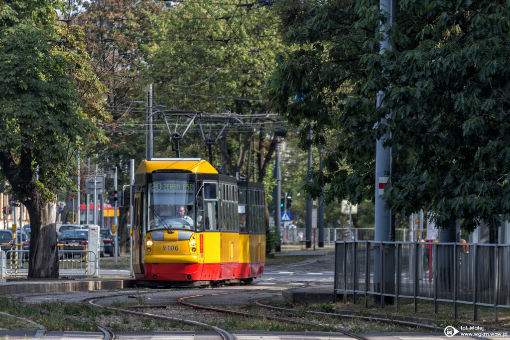 2106+2107
Delfin zmierza w stronÄ Ĺťerania. 
