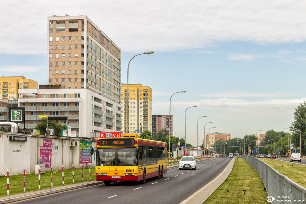 6863
W 2014 roku byĹ krĂłtki epizod kursowania NeoplanĂłw na 411.
Słowa kluczowe: N4020