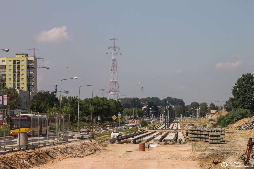 Trasa tramwajowa na Tarchomin
Tak wyglÄdaĹ Tarchomin podczas budowy trasy tramwajowej. ByĹo sporo objazdĂłw, utrudnieĹ, mimo to wszystko siÄ udaĹo i mieszkaĹcy chÄtnie korzystajÄ z nowej trasy.
