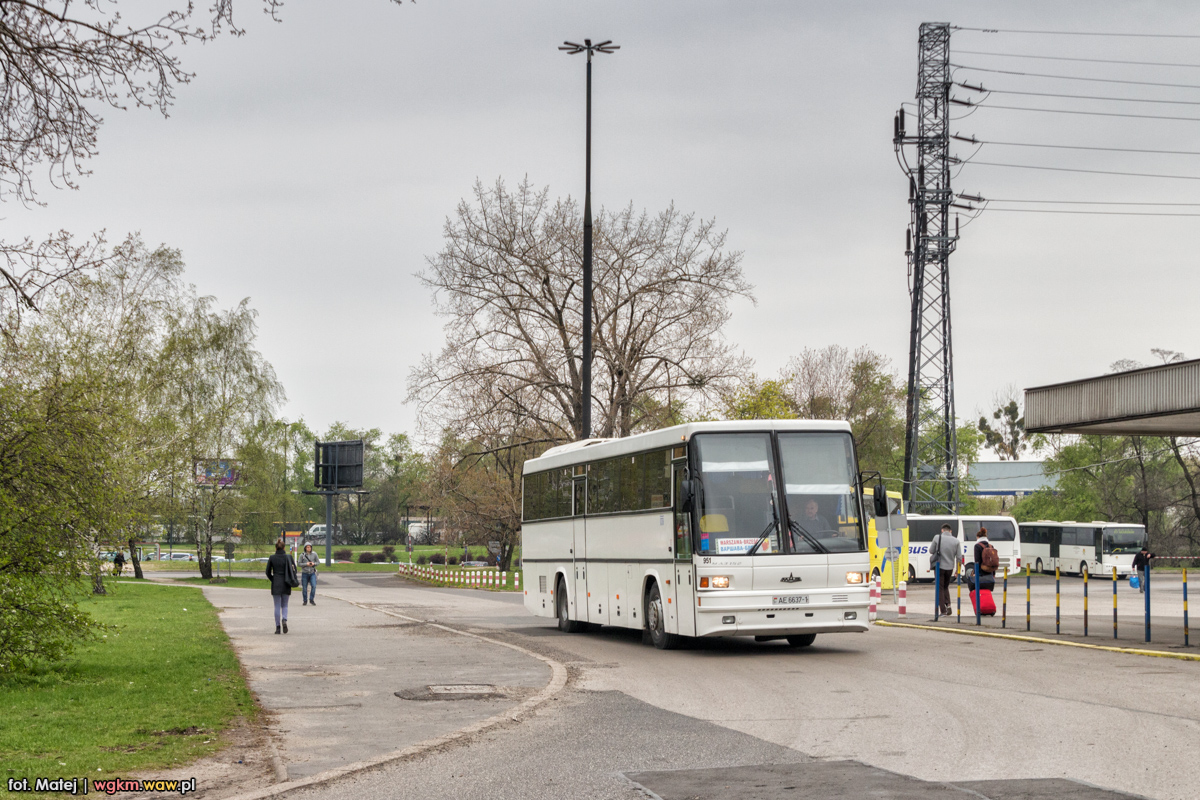 AE 6637-1
MAZ 152, kursujÄcy na trasie Warszawa - BrzeĹÄ. UdaĹo mi siÄ znaleĹşÄ, Ĺźe takie byĹy produkowane od 2000 do 2014 roku, ale dokĹadnego roku produkcji tego egzemplarza niestety nie znam.
