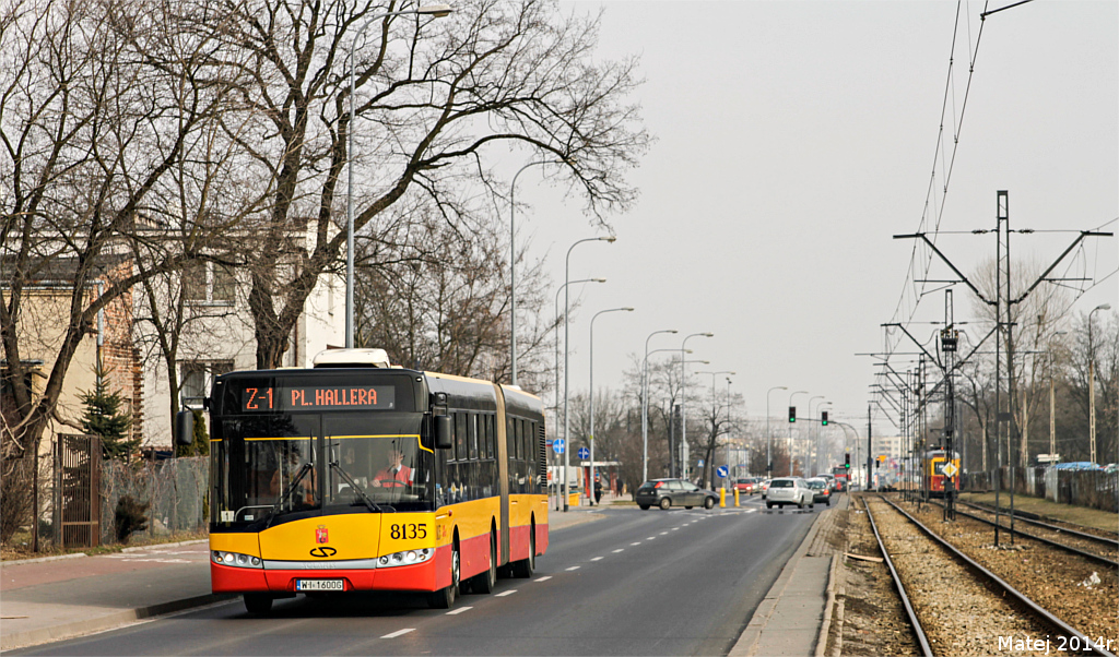 8135
KaĹźda zajezdnia sobie inaczej poradziĹa: Woronicza miaĹo normalnie liniÄ i kierunek, Kleszczowa miaĹa dechÄ dziwnie wyklejonÄ i "Za tramwaj", Ostrobramska dechÄ, jeden wĂłz miaĹ "Z Linia ZastÄpcza", przy Stalowej decha i "Za tramwaj". Pomimo licznych informacji w postaci stojakĂłw, pasaĹźerowie ciÄgle czekali na przystankach tramwajowych.
Słowa kluczowe: ZaTramwaj