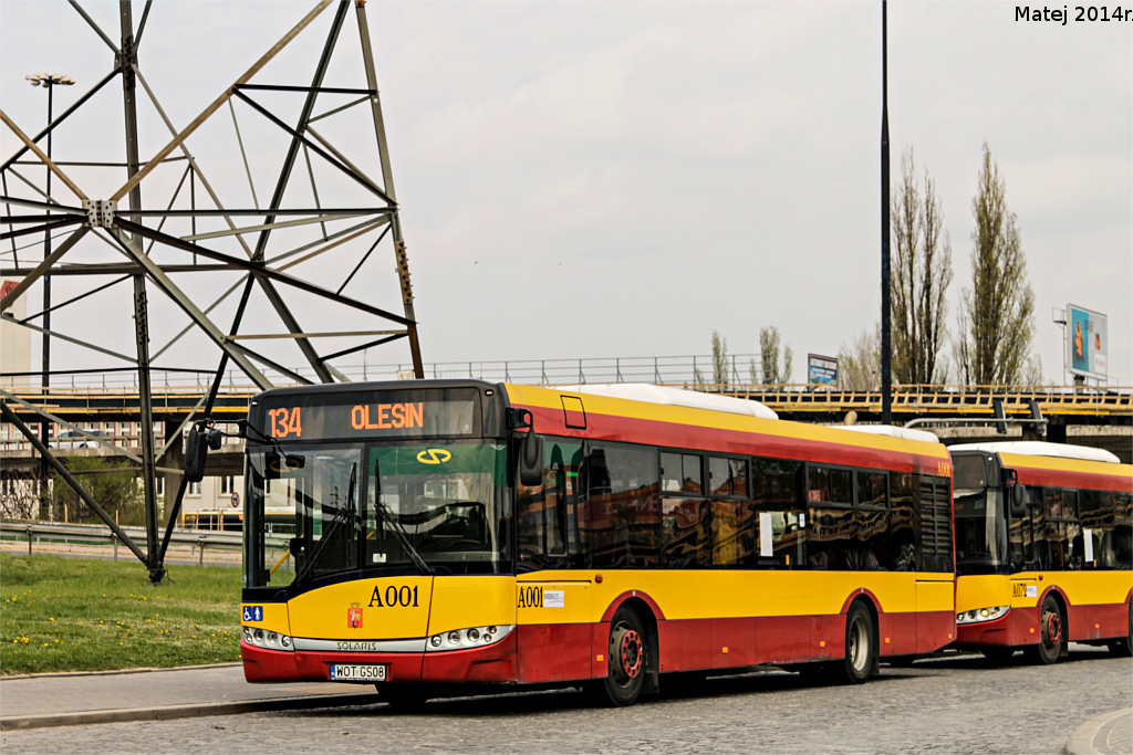 A001
Za nim stoi juĹź Alpinka, ktĂłra go podmieni.
Słowa kluczowe: DziwadĹo MOBSU12_2