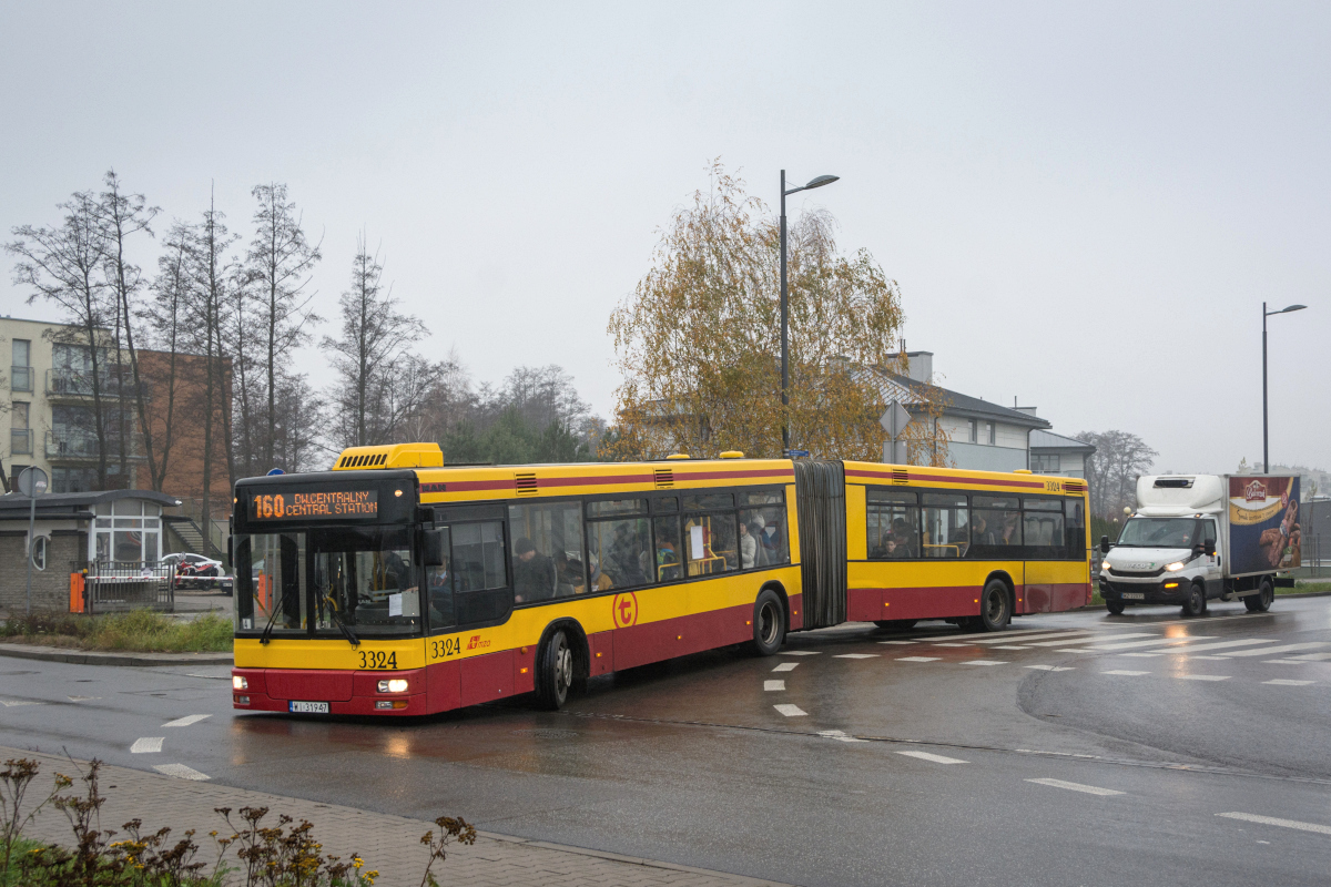 3324
Autobusy skrÄcajÄce w tym miejscu ze Skarbka z GĂłr w Jesiennych LiĹci pokonujÄ doĹÄ znacznÄ rĂłĹźnicÄ wysokoĹci, wskutek czego przody pojazdĂłw znajdujÄ siÄ zaledwie centymetry nad jezdniÄ. Pozdrowienia dla kierowcy :)
