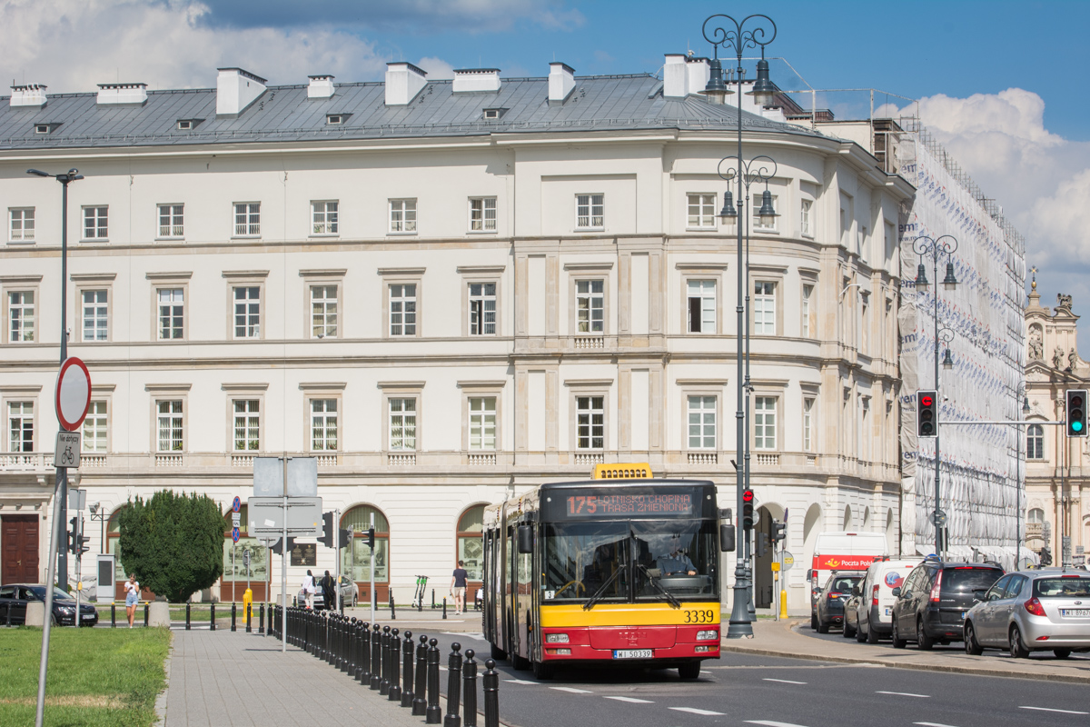 3339
Objazd spowodowany wakacyjnym remontem nawierzchni Krakowskiego PrzedmieĹcia.
Słowa kluczowe: Objazd