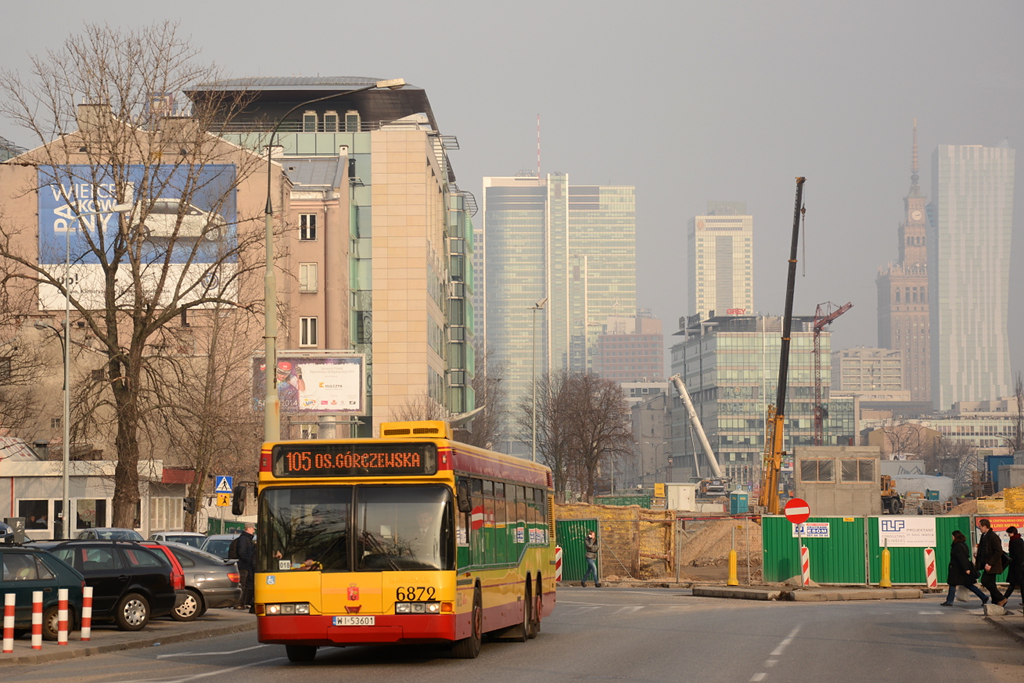 6872
Przedstawiciel powoli juĹź znikajÄcej z warszawskich ulic marki autobusĂłw na tle ĹrĂłdmiejskich wieĹźowcĂłw.
Słowa kluczowe: N4020 Inwestycje Skyline