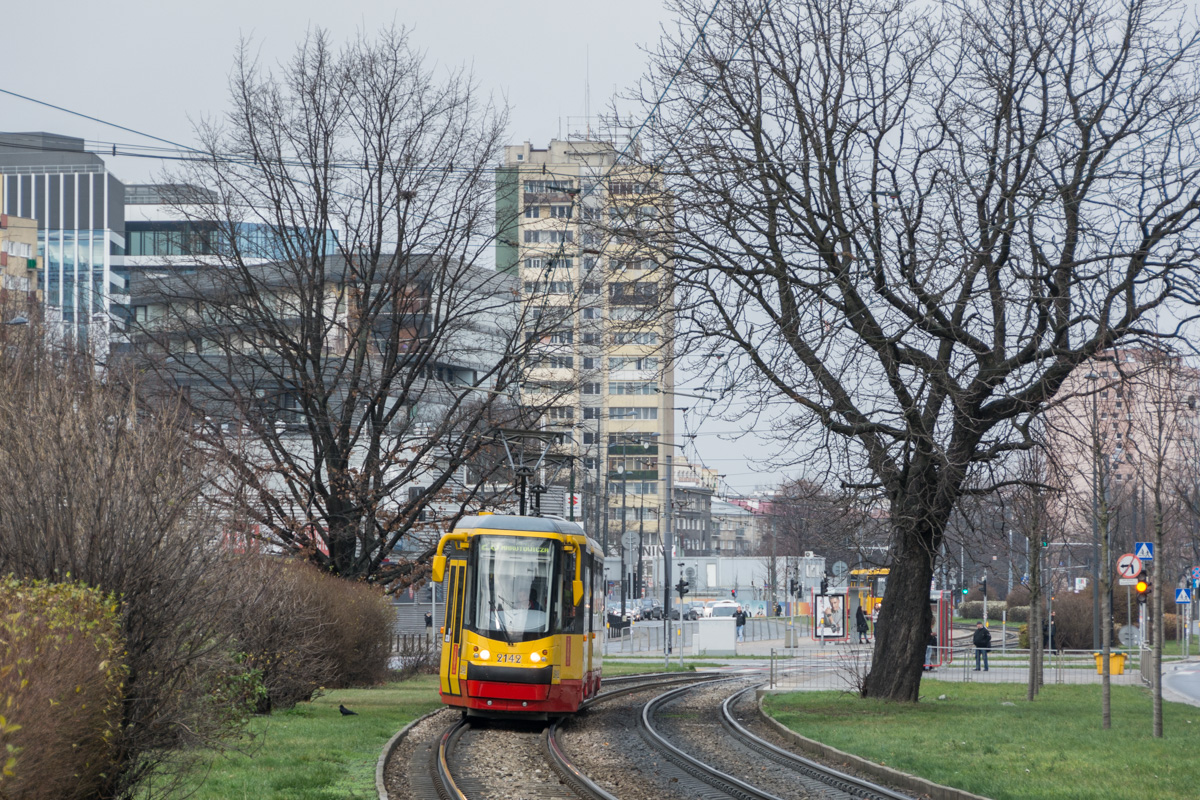 2142+2143
Ostatni dzieĹ 28 na trasie do Placu Narutowicza. Od dziĹ tramwaje tej linii kursujÄ tylko miÄdzy Dworcem Wschodnim a pÄtlÄ Piaski.
