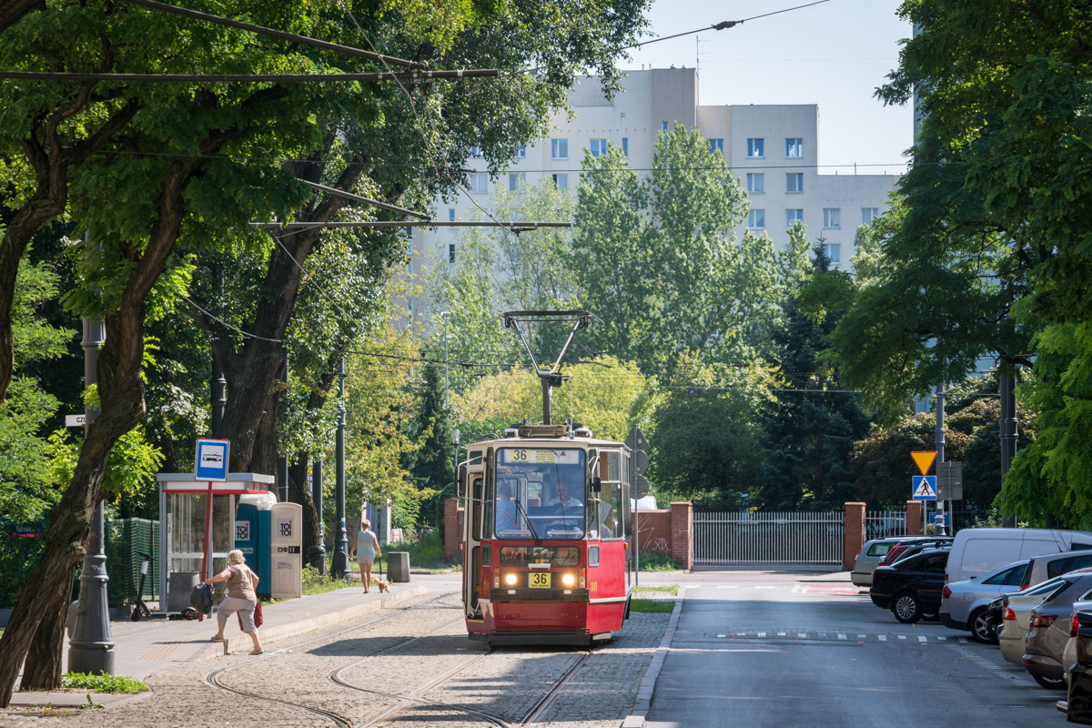 1001
Wspomnienie dni, gdy byĹo jeszcze ciepĹo i zielono :) Objazd spowodowany byĹ uroczystoĹciami zwiÄzanymi z 80. rocznicÄ wybuchu II Wojny Ĺwiatowej.
Słowa kluczowe: Objazd