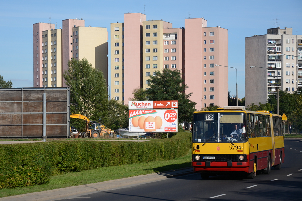 5794
Ikarus na ulicy Ĺwiatowida jeszcze bez tramwajĂłw.
Słowa kluczowe: IK280