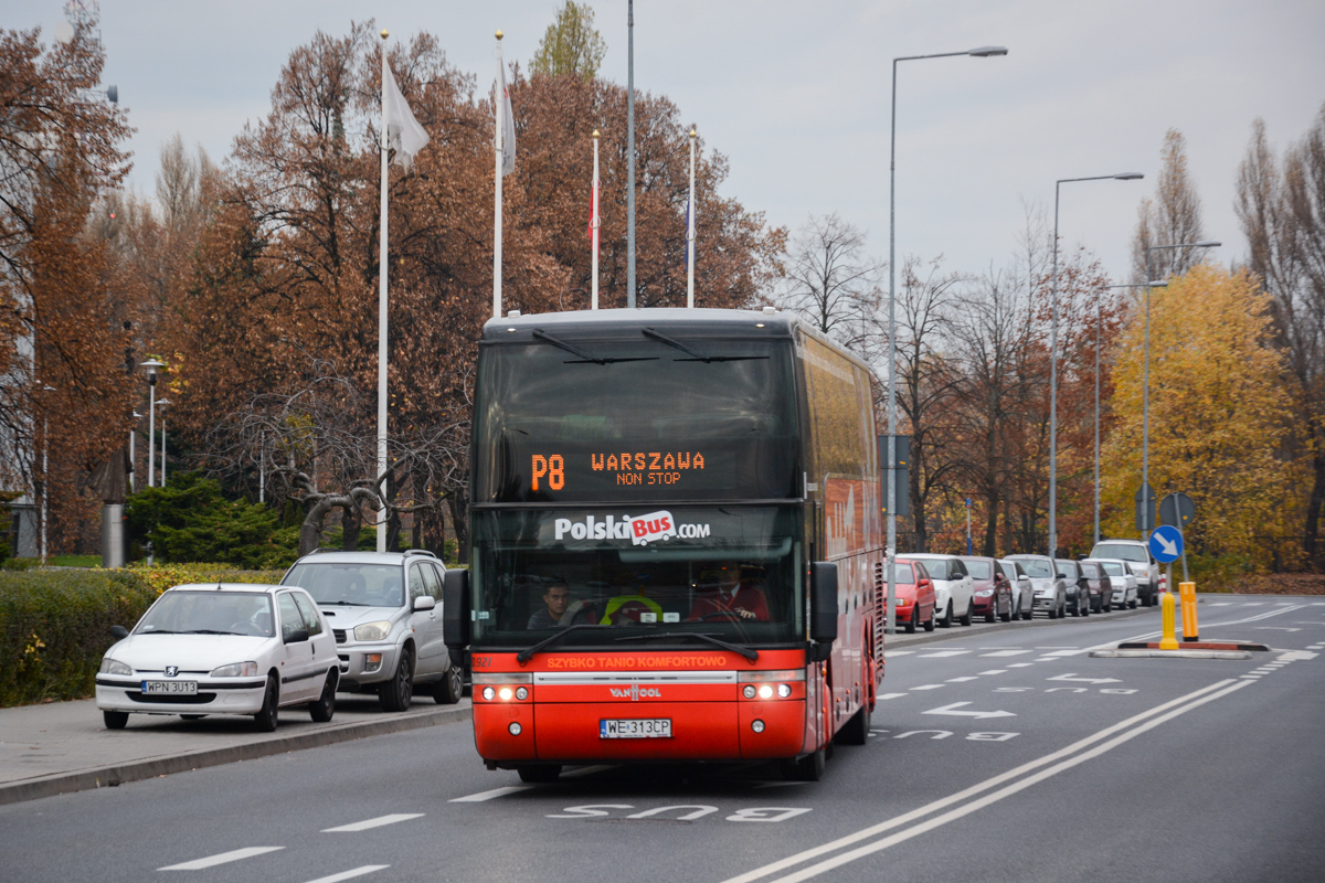 P045
MaĹe wspomnienie przewoĹşnika, ktĂłry do tej pory doczekaĹ siÄ zaledwie kilku zdjÄÄ w galerii. Linia [b]P8[/b] ĹÄczyĹa WarszawÄ z BiaĹymstokiem i Wilnem, a w szczytowym okresie popularnoĹci docieraĹa przez RygÄ aĹź do estoĹskiego Tallina. CzyniĹo jÄ to najdĹuĹźszym poĹÄczeniem w siatce PolskiegoBusa, z czasem przejazdu przekraczajÄcym 17 godzin. 

Przy okazji, warto porĂłwnaÄ jak okolica zmieniĹa siÄ [url=http://www.wgkm.waw.pl/galeria/displayimage.php?pid=5751]po wybudowaniu[/url] nowego zakupowego molocha ;)
