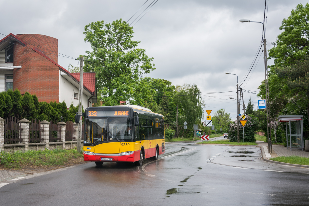 9239
Na jedynej brygadzie szkolnej linii 332 w zastÄpstwie za Otokara wyjechaĹ Mobilis.
Słowa kluczowe: DziwadĹo