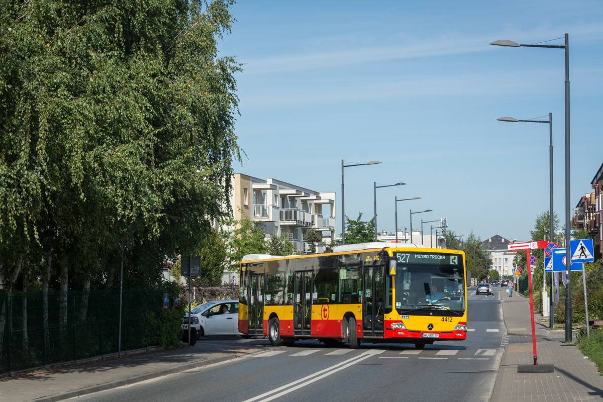 4412
Za sprawÄ zamkniÄcia przed tygodniem skrzyĹźowania Skarbka z GĂłr z Berensona i skierowaniem linii 527 na ciaĹniejsze ulice AstrowÄ czy OlsztyĹskÄ, do jej obsĹugi pierwszy raz od dawna skierowano solĂłwki.
Słowa kluczowe: Objazd