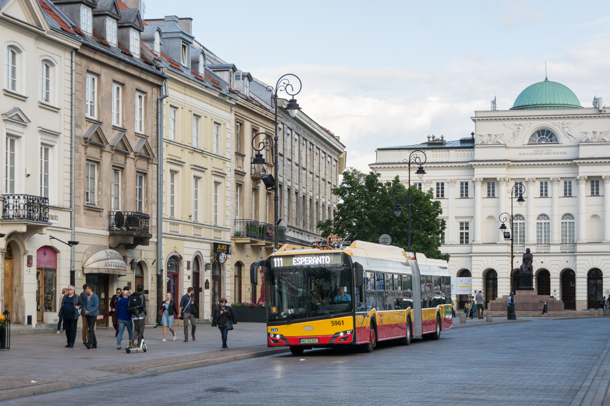 5961
Od wczoraj linia 111 staĹa siÄ kolejnÄ obsĹugiwanÄ planowo wyĹÄcznie pojazdami elektrycznymi. Przy okazji debiut liniowy widocznego na zdjÄciu autobusu.
