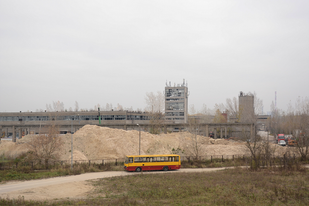 6332
Ikarus na tle dawnej Fabryki DomĂłw.
Słowa kluczowe: IkarusemPoBiaĹoĹÄce Industrial Architektura IK260