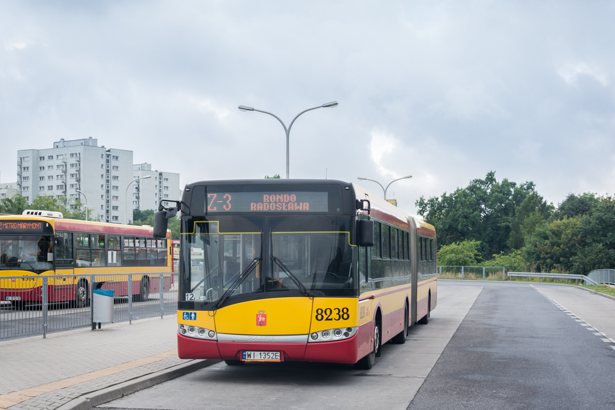 8238
Linia Z-3 zostaĹa uruchomiona w wakacje 2014 roku, w czasie wyĹÄczenia ruchu tramwajowego w ciÄgu al. Jana PawĹa II - ChaĹubiĹskiego i kursowaĹa podstawowo miÄdzy ArkadiÄ a Polem Mokotowskim. Powodu wizyty w tym miejscu niestety nie mogÄ skojarzyÄ. 
Słowa kluczowe: ZaTramwaj