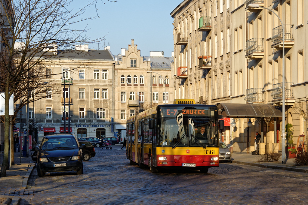 3361
Najbardziej ekspresowy z ekspresĂłw dowoĹźÄcych do metra w drodze na drugi przystanek. Linia pomija 16 przystankĂłw w stronÄ Pragi i o jeden mniej w kierunku BiaĹoĹÄki.
Słowa kluczowe: Bruk