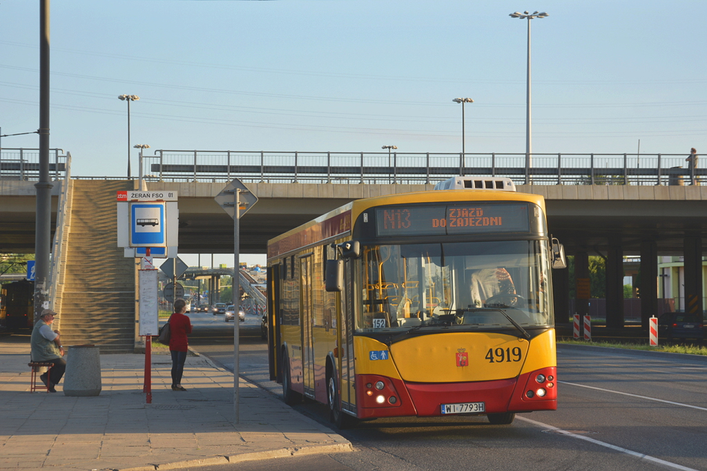 4919
Przy okazji objazdĂłw zwiÄzanych z budowÄ tramwaju wzdĹuĹź Ĺwiatowida wprowadzono kursy zjazdowe N13 z NowodworĂłw do Ĺťerania.
Słowa kluczowe: M121I