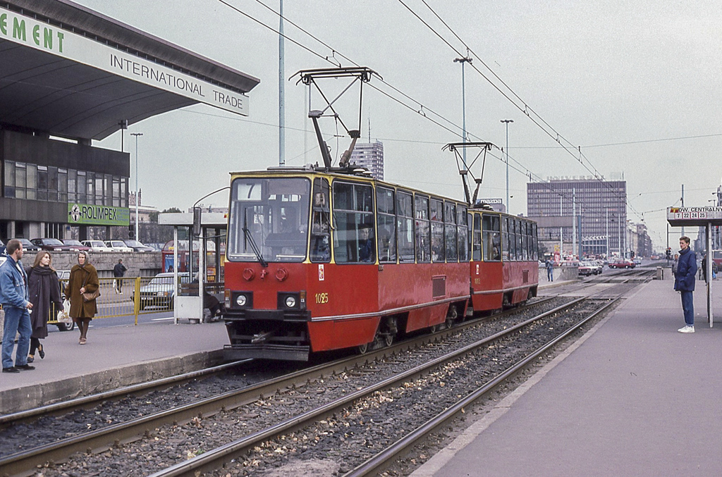 1025+1013
Foto AndrĂŠ Knoerr, GenĂ¨ve.
