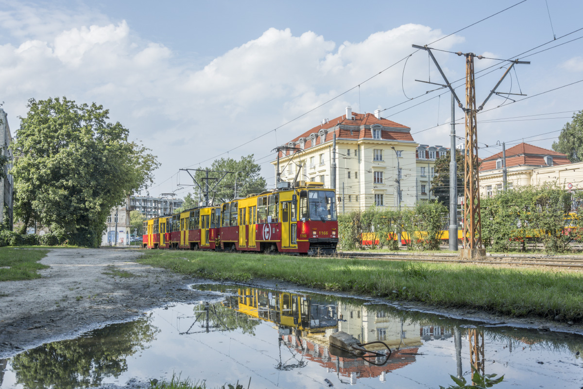 1166+1167+1165
Fotostop pod zajezdniÄ Praga.
Słowa kluczowe: PotrĂłjniakiempoWarszawie potrĂłjniak