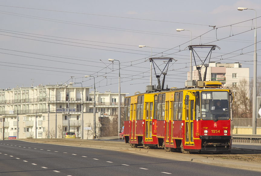 1254+1253
Coraz mniej skĹadĂłw z szybkami i starszym typem pantografu.
