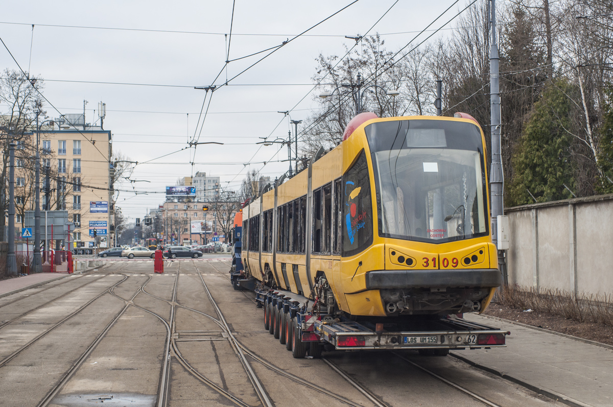 3109
Wagon 3109 opuszcza miasto na naprawÄ gĹĂłwnÄ w Bydgoszczy.
