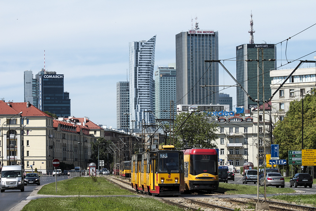 1290+1289
Chyba najbardziej znany motyw tramwajowy w Warszawie, obok mostu GdaĹskiego.
