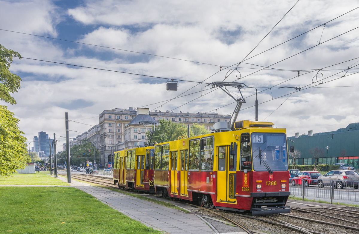 1388+1389
Wagon ten miaĹ zostaÄ zachowany w miarÄ moĹźliwie oryginalnej konfiguracji jako przyszĹy zabytek liniowy (tak jak ĹlÄski 338). Zamiast tego wyszedĹ wagon po NG3 w starych barwach.
