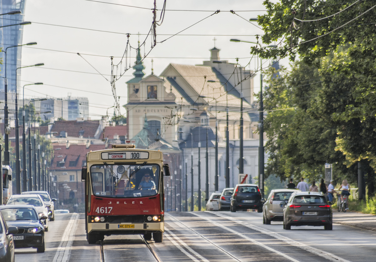 4617
Kolejny sezon linii turystycznych zostaĹ otwarty.
Słowa kluczowe: PR110M
